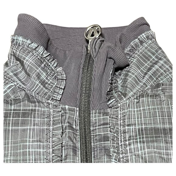 Lululemon Jacket Womens Sz 4 Gray Plaid Ruffle Pockets Logo Ahead Of The Curve - Picture 10 of 11